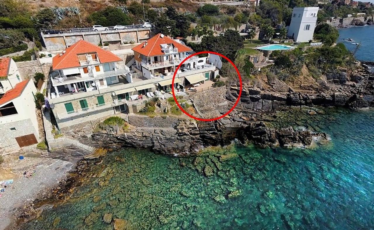 Seaside Holiday Apartment - Unique Location Cipressa Экстерьер фото