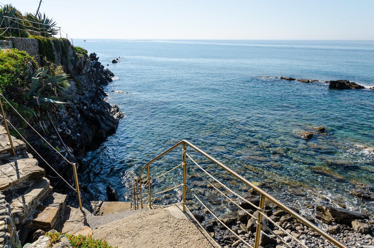Seaside Holiday Apartment - Unique Location Cipressa Экстерьер фото