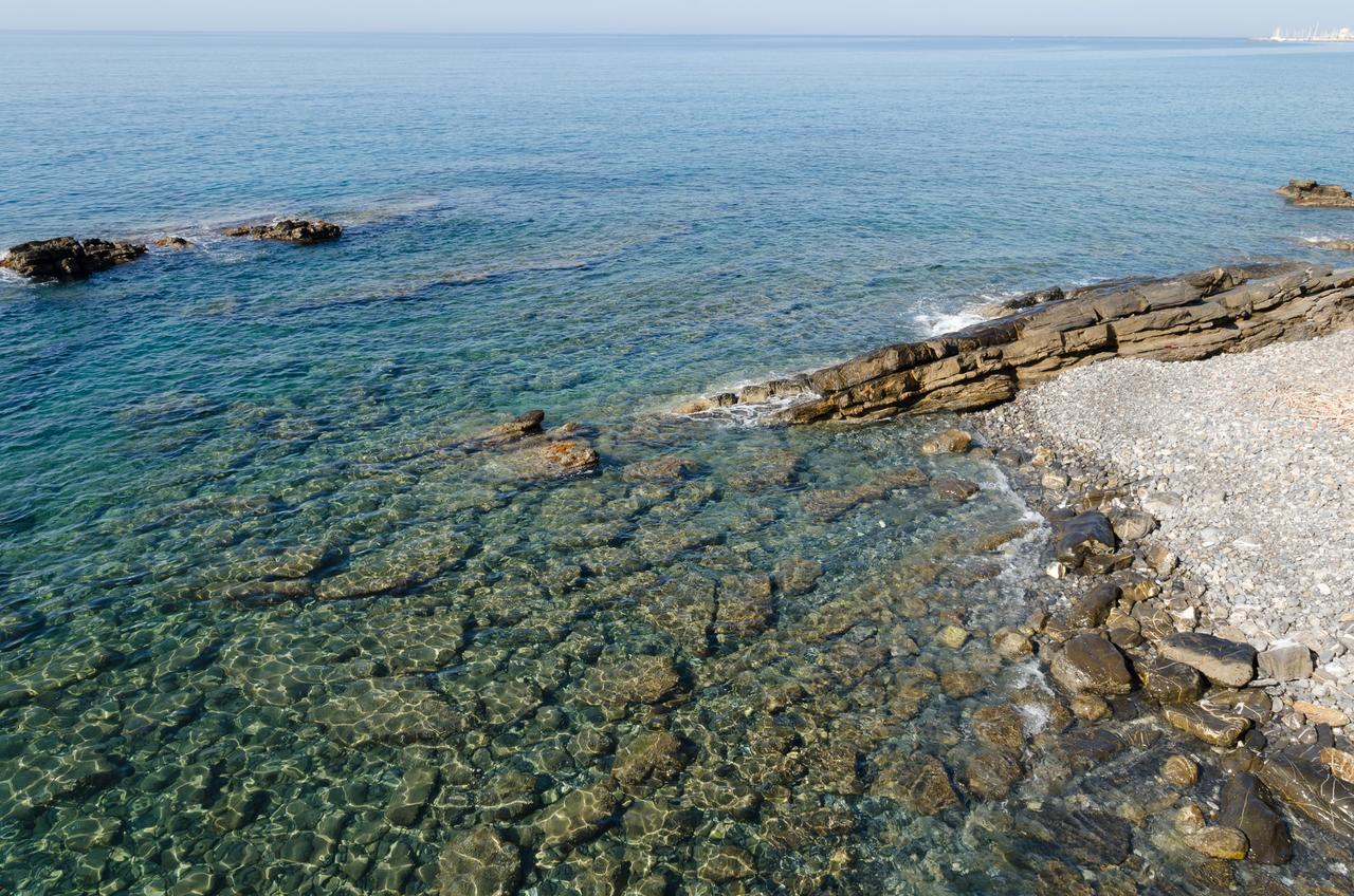 Seaside Holiday Apartment - Unique Location Cipressa Экстерьер фото